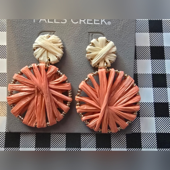 💥4 FOR $25💥 NWT Falls Creek Pink and Cream Hoop Earrings - Picture 4 of 6